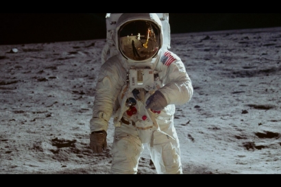 Berapakah Biaya Apollo 11 Mendaratkan Manusia ke Bulan?