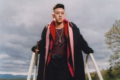 Pantaskah Rapper Rich Brian Menjadi Panutan Remaja Indonesia?