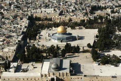 Sujud di atas Karpet Masjidil Aqsa