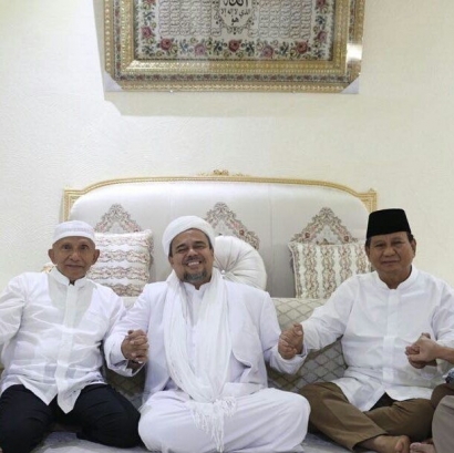 Mengapa Prabowo Tak Jadi Memulangkan Rizieq Shihab?