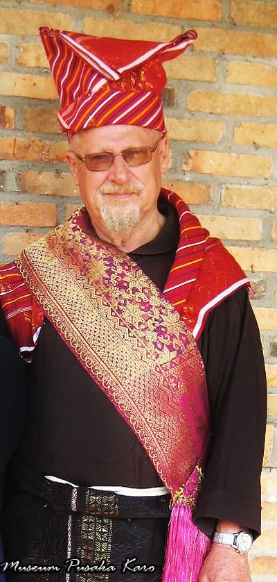 Mengenali dan Mencintai Budaya Sendiri Melalui Sosok Pater Leo Ginting