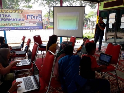 Belajar Komputer Bersama Universitas-BSI Jakarta di RPTRA Bawang Putih