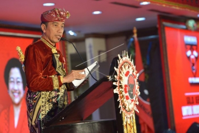 Pesan Simbolis Jokowi di Balik Pakaian Adat Bali pada Partai Koalisinya