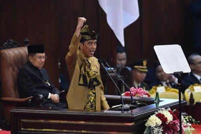 Baju Adat Sasak Pak Jokowi dan 90 Ribu Penyintas Gempa NTB Belum Punya Rumah