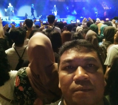 Penggemar Westlife yang Kecewa "Show" di Jakarta Menyerbu Palembang