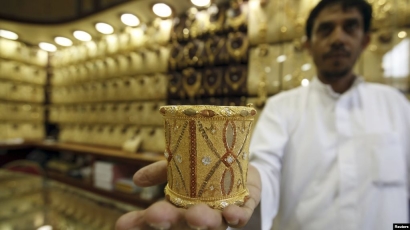 Haji Indonesia Bangga Beli Emas di Saudi