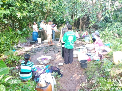 Sulitnya Akses Air Bersih di Desa Terdampak Gempa Maluku Utara