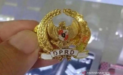 Pin Emas DPRD DKI Jakarta Seharga 1,3 M, Untuk Apa?