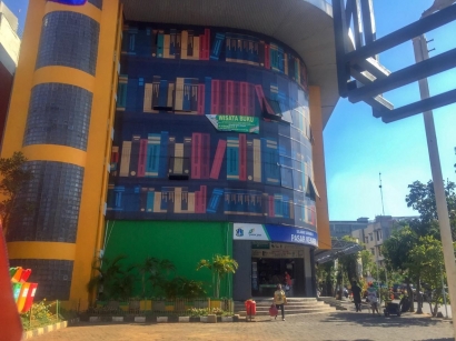 Wisata Buku Pasar Kenari, Surga Pecinta Buku dengan Konsep"Kekinian"