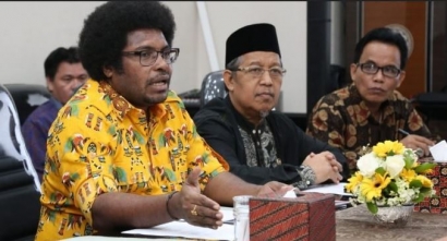 Mervin Komber, Sosok Muda Kandidat Kuat Menteri Jokowi dari Papua Barat