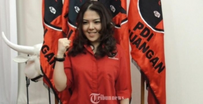 Tina Toon 'Skakmat' PSI, Pin Emas Kok Ditolak Sih?