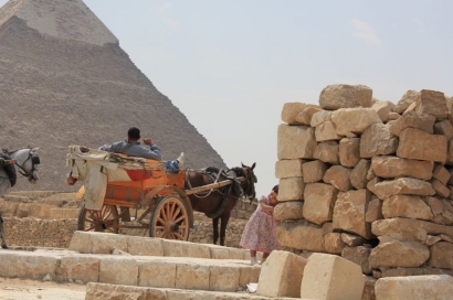 Tawaf Makam Firaun di Piramida