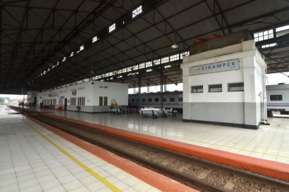 Stasiun Cikampek, Chairil Anwar, dan Penantian Commuterline