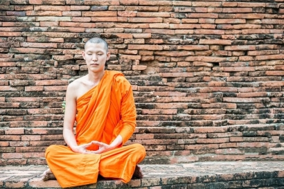 Menjadi Bhiksu, Cara Laki-laki Thailand "Merayakan" Usia Dewasa