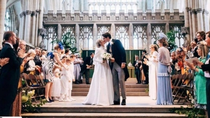 Nuansa "Royal Family Wedding" di Janji Suci Ellie Goulding dan Caspar Jopling