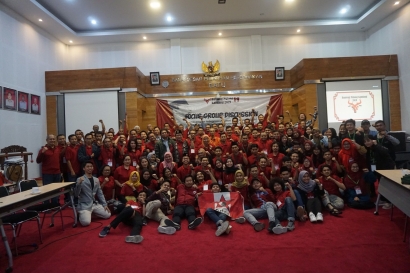Aktivis GMNI Fakultas Peternakan Universitas Brawijaya Menggelar Banteng Pulang Kandang