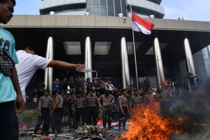 Yang Ditakutkan Jokowi Jika Menolak Revisi UU KPK