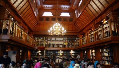 BJ Habibie dan Perpustakaan Pribadi