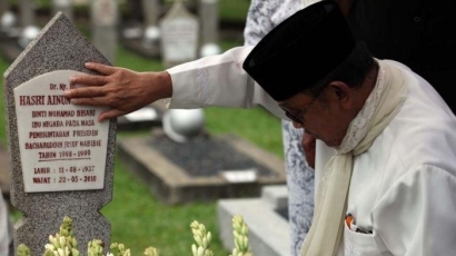 Habibie, Sang Syekh Siti Jenar yang "Manunggaling Kawulo Gusti-kan" Jiwanya pada Ainun