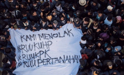 Gerakan Mahasiswa: Mana Lebih Menarik "Karhutla" atau Revisi UU KPK?