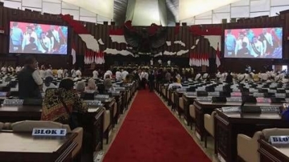 Bagi Para Anggota Dewan yang Baru Dilantik, Waspadailah Dua Penyakit Endemik Senayan