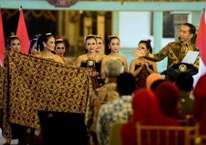 Bank Wakaf Mikro bagi Pengrajin Batik, Hadiah di Hari Batik Nasional