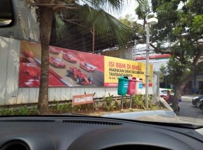 Isi Bahan Bakar Dapat "Mobil" Ferrari ; V-Power Race & Play!