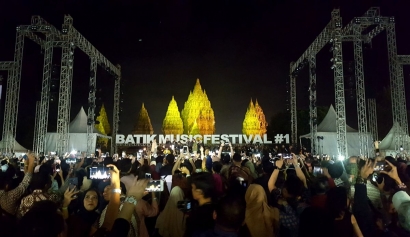 Batik Music Festival, Mantra-mantra Cinta Yovie Widianto Menyihir Prambanan
