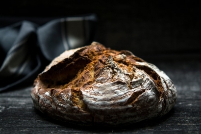 Cerpen | Roti Itu dan Luka yang Menganga