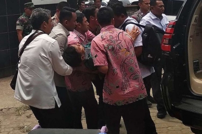 Dari Video dengan Sudut Berbeda, Wiranto Memang Diserang Secara Brutal