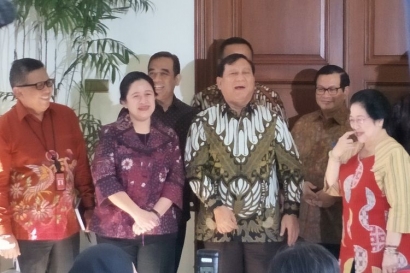 Jelang Pelantikan Jokowi, Mengapa Wajah Para Elit Politik Cerah?