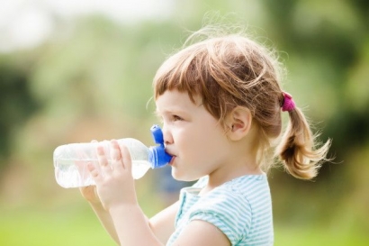 Mengapa Anak-anak Malas Minum Air Putih?
