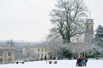 Di Nottingham, Salju yang Berguguran Itu adalah Kebisuan