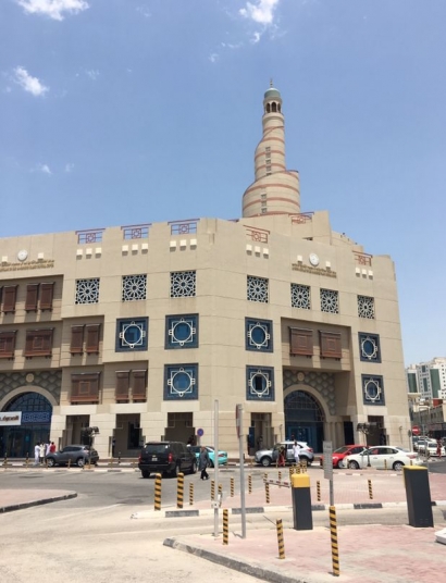Salat Jumat dengan Khotbah Berbahasa Inggris di Masjid Mirip Kueh Pengantin di Doha