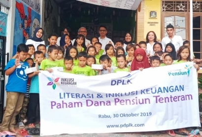 PDPLK Gelar Literasi Dana Pensiun ke Anak-anak Taman Bacaan