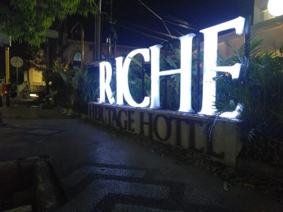 Hotel Riche, Tetap Bertahan di Antara Geliat Dua Masa