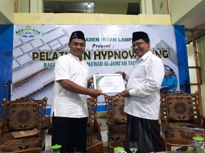 Pelatihan Hypnowriting oleh Dr Muhsin Kalida, Menggugah Semangat Mahasantri Mahad Al-Jamiah UIN RIL