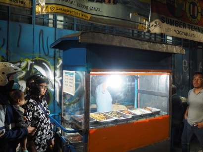 Sosok Abimanyu di balik Usaha Nasi Langgi yang Selalu Ramai di Yogyakarta!
