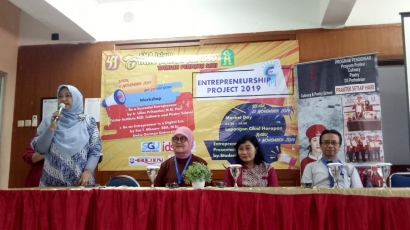 SMA Islam Cikal Harapan BSD Menggelar Enterpreneurship Project 2019