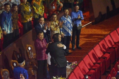 Memaknai Pelukan Presiden Jokowi dan Surya Paloh di JI-Expo Kemayoran