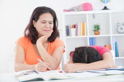 Mengapa Saat Mendampingi Anak Belajar Kita Lebih Rentan Tersulut Emosi?