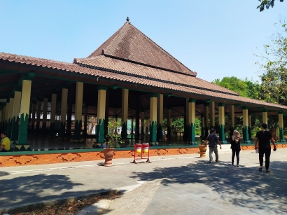 Serba-serbi Serunya Berburu Kuliner hingga Jelajah Wisata Sejarah di Cirebon