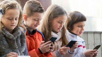 Anak-anak Memiliki Smartphone, Perlukah?