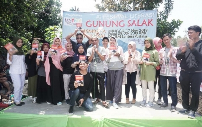 Kuliah Menulis Ilmiah, Mahasiswa Unindra Luncurkan Buku "Apa Enaknya Sih Jadi Koruptor?"