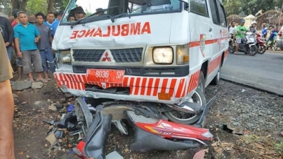 Mobil Ambulans Tabrakan Lagi, Efek Rendahnya Kesadaran atau Kurang Hati-hati?