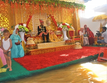 Dramatisnya Pernikahan Kebanjiran di Aceh Barat
