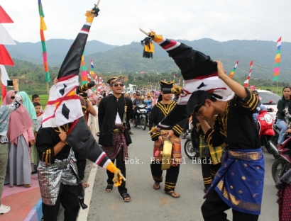 Melestarikan Tradisi Ngadu Tanduk di Ajang Tour de Singkarak