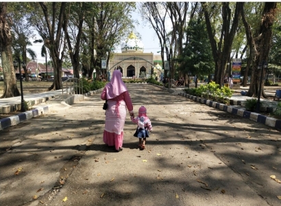 Menikmati Alun-alun Bojonegoro bersama Anak