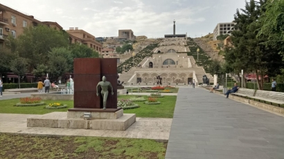 Indahnya Ruang Publik  Warisan Soviet yang Cemerlang di Yerevan