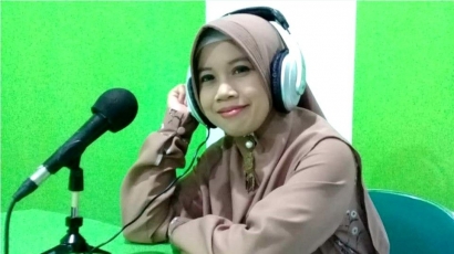 Fitri Rdj Kenalkan EP Nasyid Terbaru Saat Talkshow di MQFM Bandung